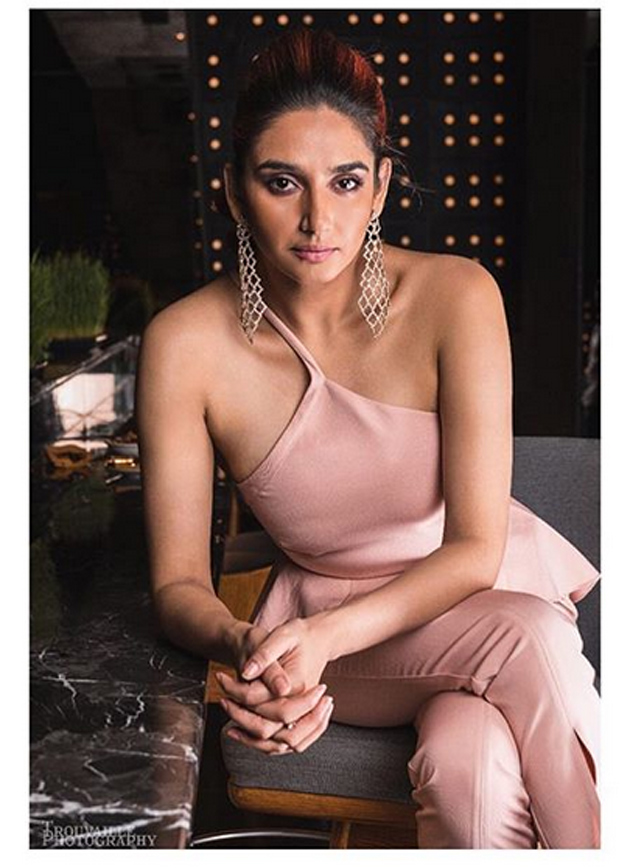 Ragini Dwivedi Instagram Pics